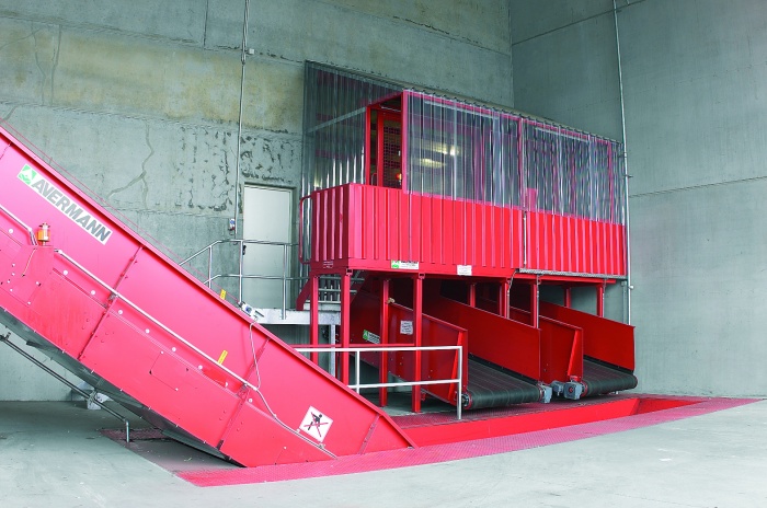 Avermann Sliding Belt Discharging Onto Chain Conveyor